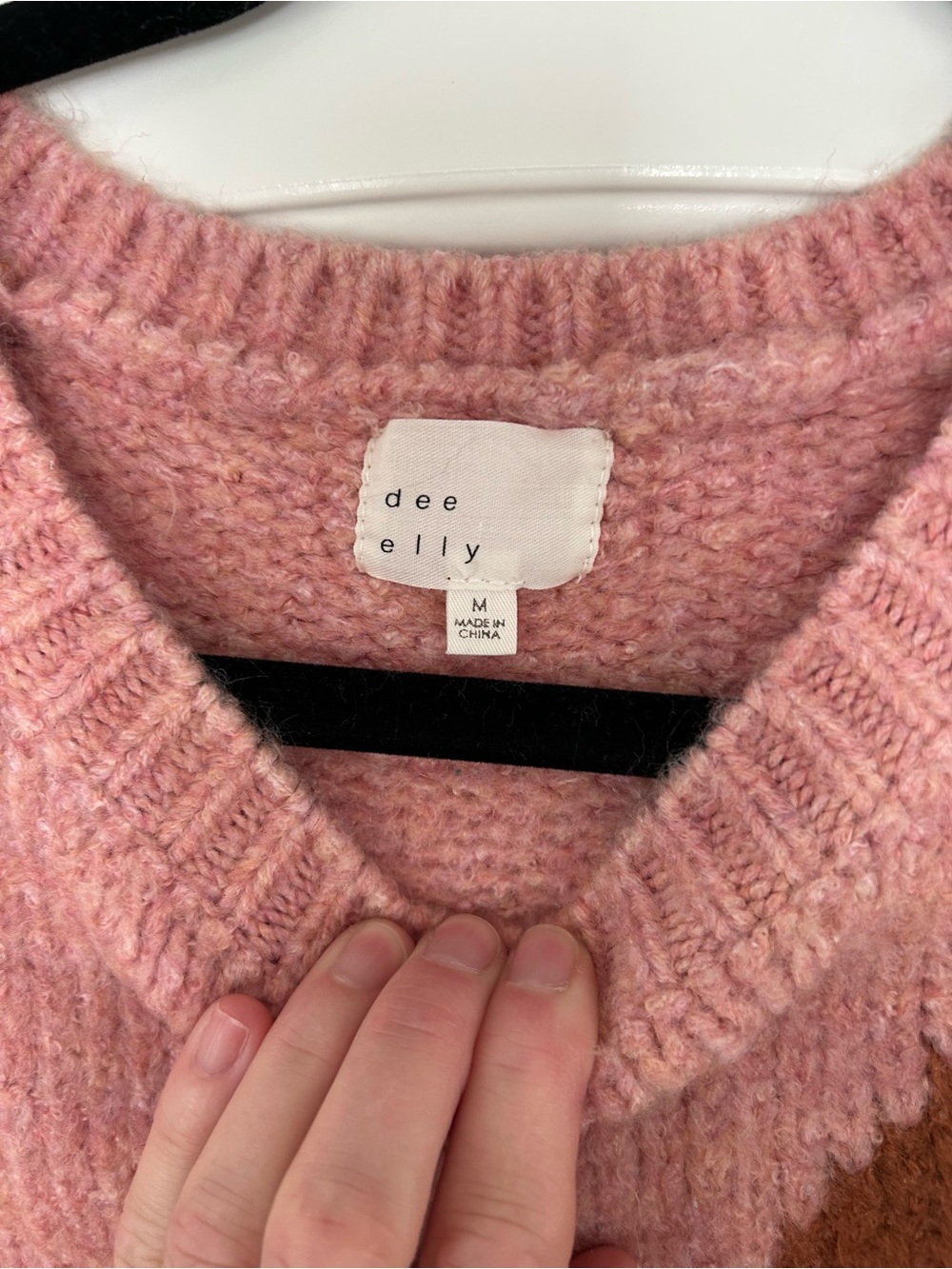 dee elly Soft Pink V-Neck Sweater - Cozy Textured Knit